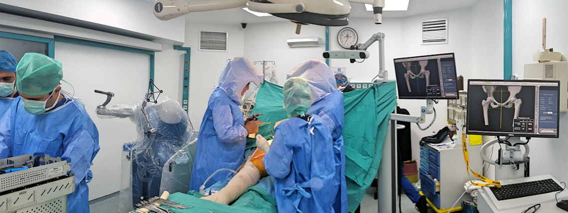 Robotik diz ve kalça protezi cerrahisi